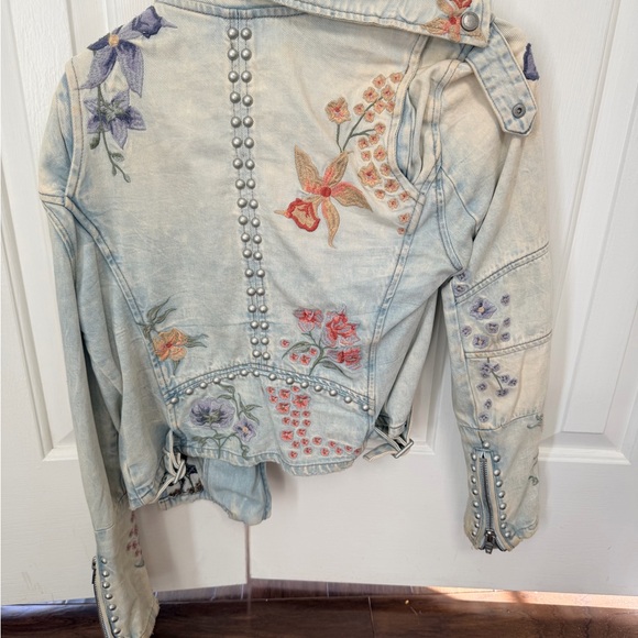 BLANKNYC Floral Embroidered Studded denim Jean Jacket blue small - Picture 2 of 3
